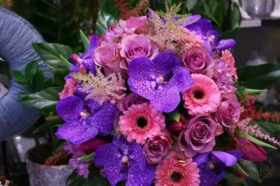 A jó kívánságokból sosem elég. Az alkalom maradandó élményéhez van lehetőséged összeállítani meglepetést, ami tükröz az ajándékozott személyességét és érzéseid. Sikered garantált, hiszen ehhez mi is adjuk 100% garanciát.